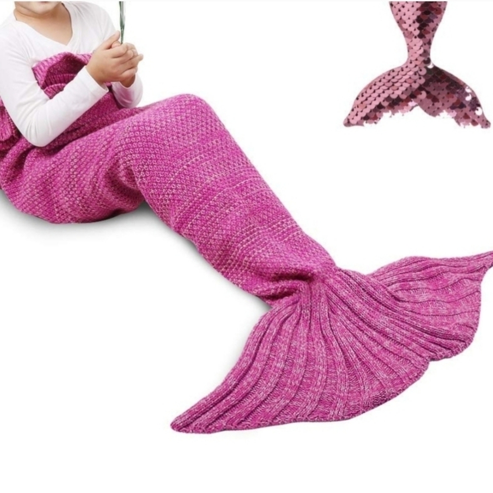 NWT/ Mermaid tail knit blanket Size: OS